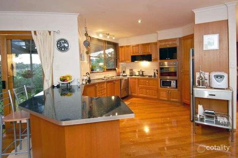 Property photo of 11 Darkan Court Eltham VIC 3095