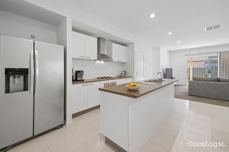 Property photo of 12 McHaffie Terrace Manor Lakes VIC 3024