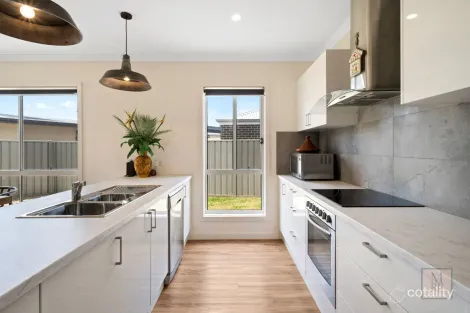 Property photo of 2/7 Avoca Court Mansfield VIC 3722