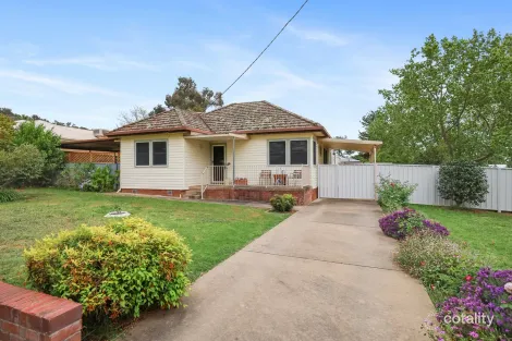 7 John St, Kooringal, NSW 2650