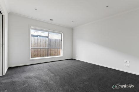 Property photo of 33 Woodright Circuit Cranbourne VIC 3977