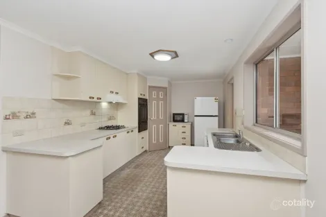 Property photo of 31 Ridgeway Crescent Kennington VIC 3550