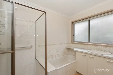 Property photo of 31 Ridgeway Crescent Kennington VIC 3550