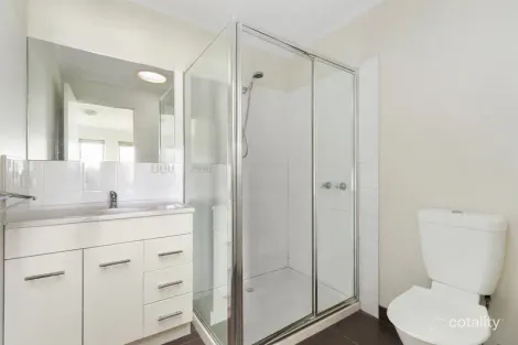 Property photo of 2 Balmoral Place Traralgon VIC 3844