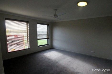 Property photo of 15 McLachlan Circuit Willow Vale QLD 4209