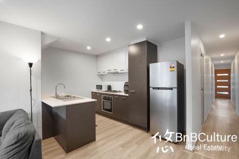 Property photo of 32 Stonewood Circuit Hadfield VIC 3046