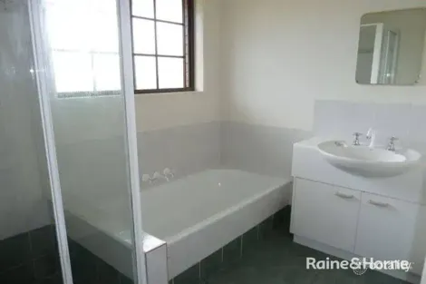 Property photo of 2 Montrose Place Redland Bay QLD 4165