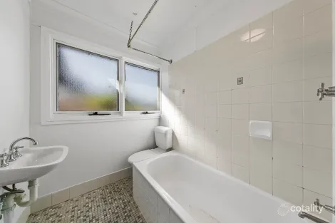 Property photo of 3/3A Gossamer Place Macquarie Fields NSW 2564