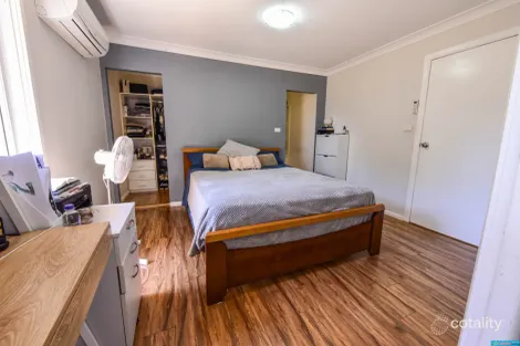 Property photo of 5 Batman Place St Johns Park NSW 2176