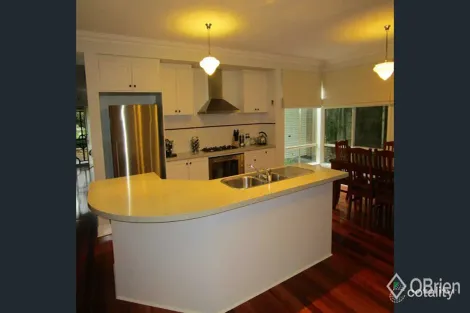 Property photo of 13 Cuthbert Drive Hillside VIC 3037