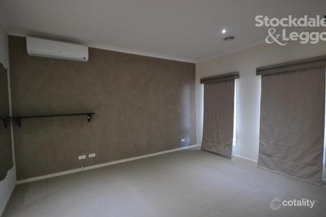 Property photo of 8 Jonah Parade Deer Park VIC 3023
