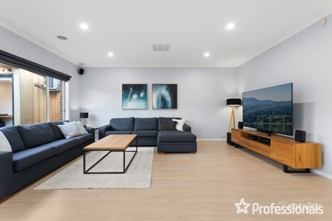 Property photo of 51 Dobell Crescent Caroline Springs VIC 3023