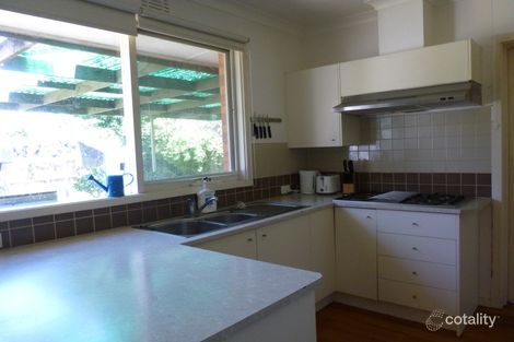 Property photo of 2 Travers Crescent Burwood East VIC 3151