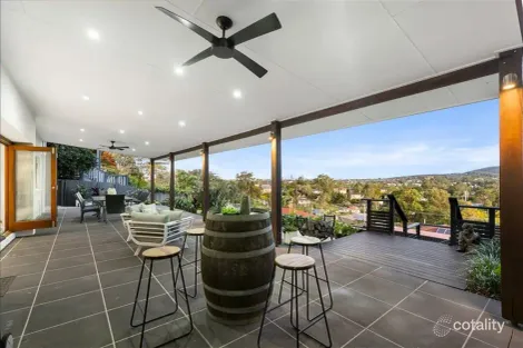 1074 South Pine Rd, Everton Hills, QLD 4053