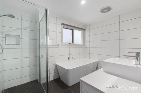 Property photo of 4 Yates Wynd Doncaster East VIC 3109