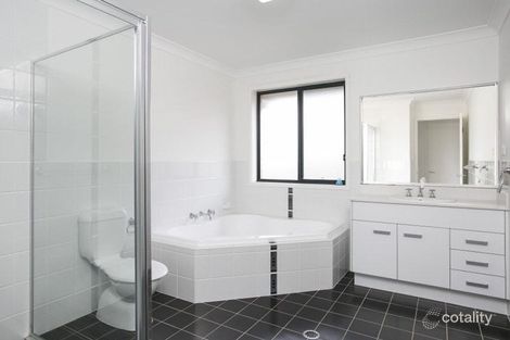 Property photo of 34 Killalea Drive Shell Cove NSW 2529