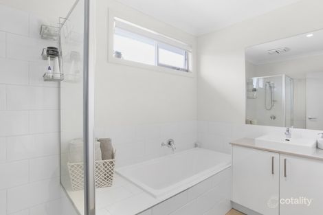 Property photo of 8 Cassa Blue Circuit Narre Warren VIC 3805