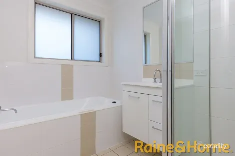 Property photo of 15A Dunheved Circle Dubbo NSW 2830