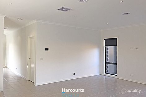 Property photo of 45 Stoke Circuit Wollert VIC 3750