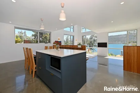 Property photo of 27 Mason Point Road Eaglehawk Neck TAS 7179