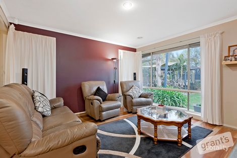 Property photo of 17 Kinsale View Berwick VIC 3806