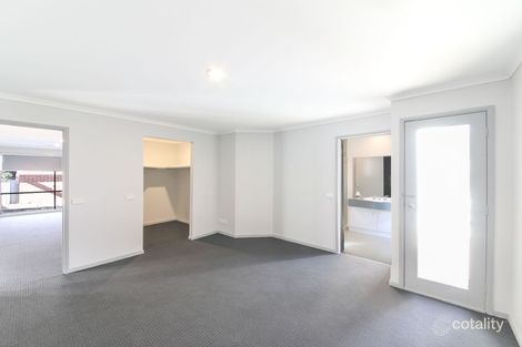 Property photo of 27 Kingsford Way Roxburgh Park VIC 3064