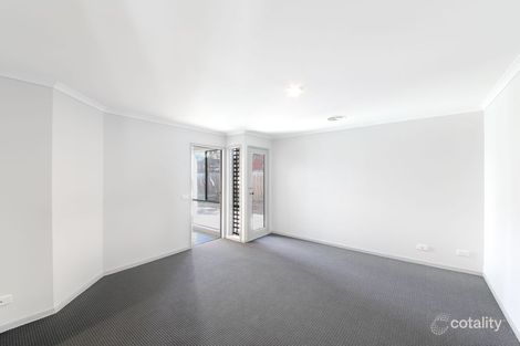 Property photo of 27 Kingsford Way Roxburgh Park VIC 3064