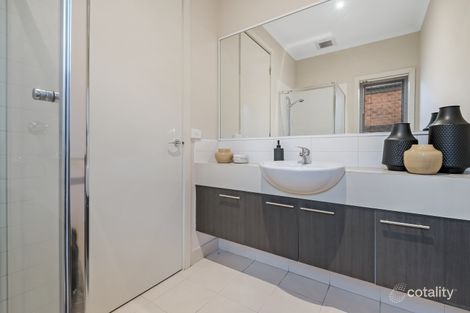 Property photo of 12 Millstream Pass Craigieburn VIC 3064
