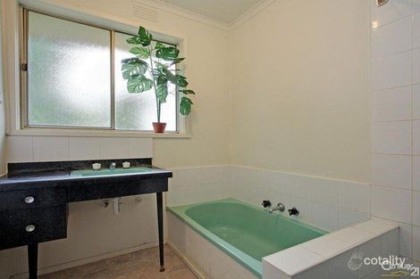 Property photo of 2 William Road Croydon VIC 3136