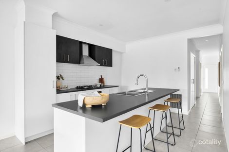 Property photo of 7 Scotland Circuit Cranbourne West VIC 3977