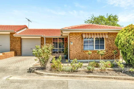 15/17 Zwerner Dr, Hallett Cove, SA 5158