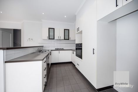 Property photo of 48 Amberlea Circuit Taylors Hill VIC 3037