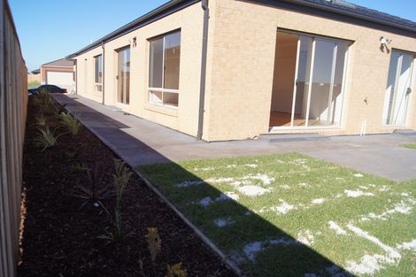 Property photo of 75 Tristania Drive Point Cook VIC 3030