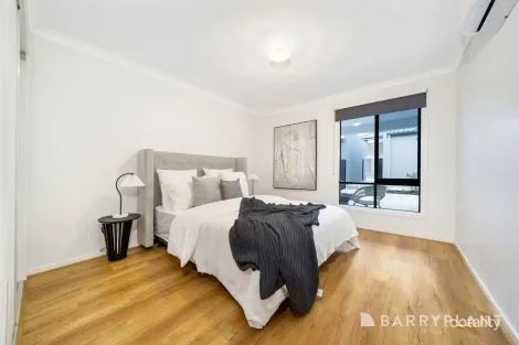 Property photo of 11 Sapper Lane Berwick VIC 3806