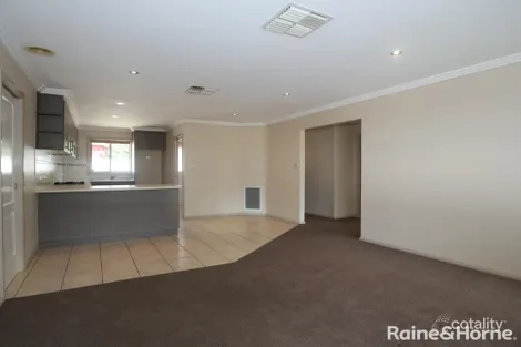 Property photo of 2/5 Barton Avenue Lloyd NSW 2650