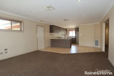 Property photo of 2/5 Barton Avenue Lloyd NSW 2650