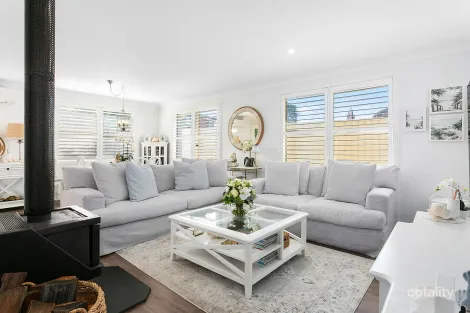 Property photo of 7 Lomond Court Wattle Grove NSW 2173