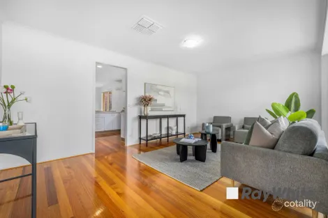 Property photo of 2 Bryson Court Endeavour Hills VIC 3802
