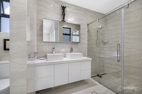 Property photo of 1/25 Milton Avenue Paradise Point QLD 4216