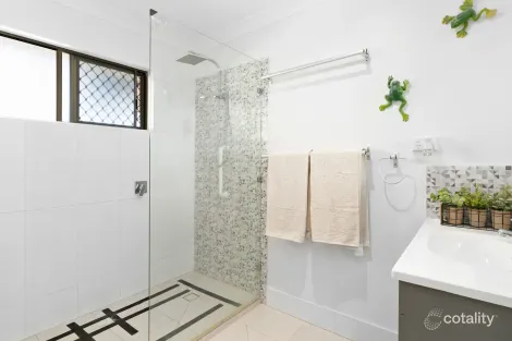 Property photo of 4 Beverly Place Gracemere QLD 4702