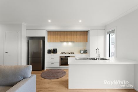 35 TOMATINA WAY, BERWICK, VIC 3806