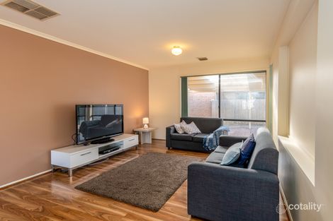 Property photo of 32 Mariner Close Cranbourne North VIC 3977