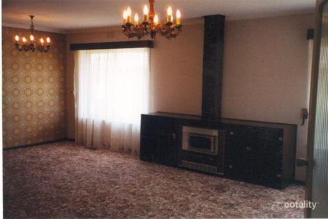 Property photo of 11 Cornwall Street Avondale Heights VIC 3034