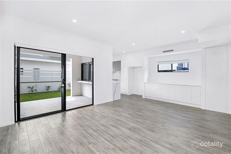 8/33 Sickle Ave, Hope Island, QLD 4212