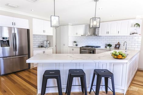 Property photo of 5 Mackay Walk Roxburgh Park VIC 3064