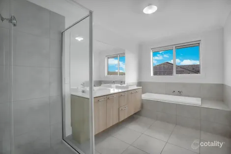 Property photo of 119 Timberline Parkway Pakenham VIC 3810