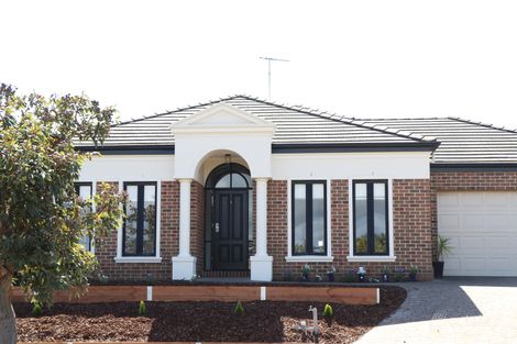Property photo of 8 Lein Court Highton VIC 3216