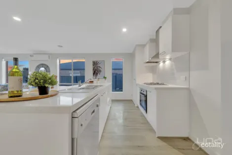 Property photo of 22 Snowsill Circuit Point Cook VIC 3030