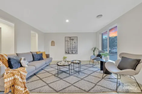 Property photo of 22 Snowsill Circuit Point Cook VIC 3030