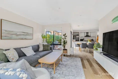 Property photo of 33 Compass Way Mount Duneed VIC 3217